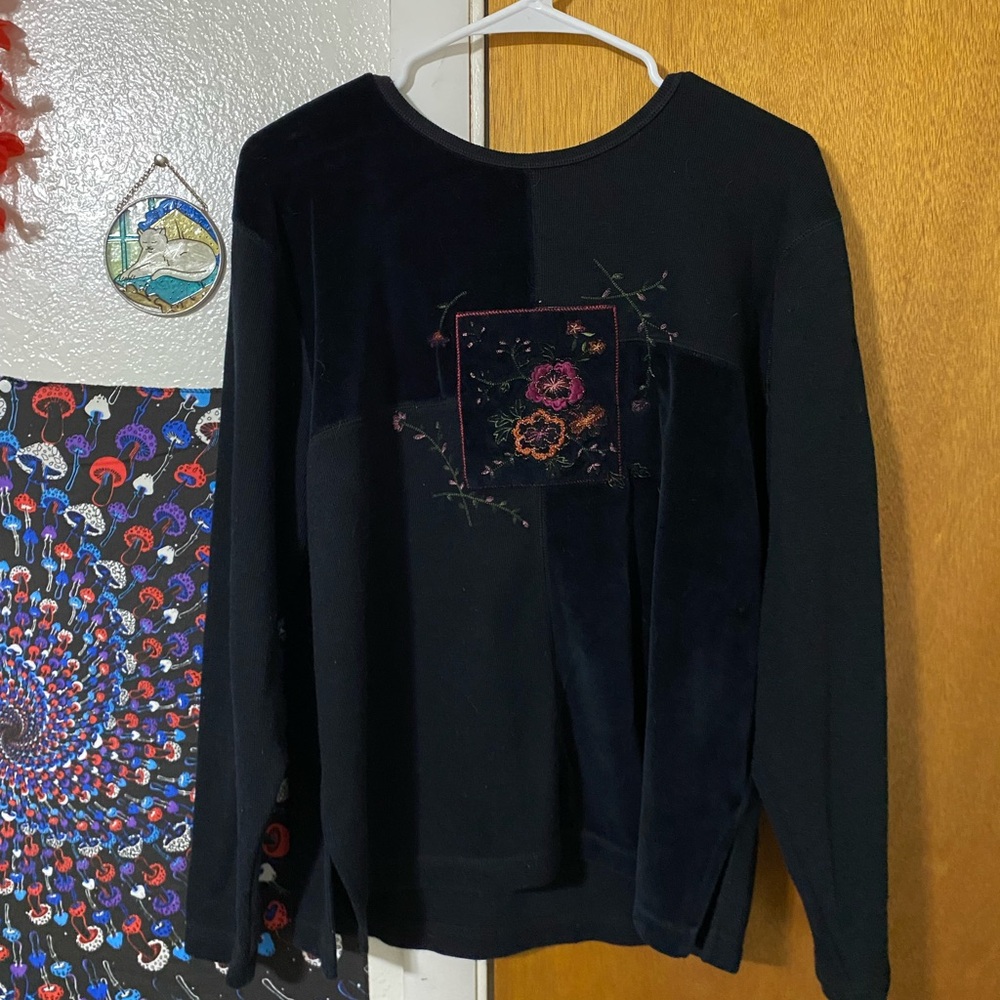 cute vintage style sweater !